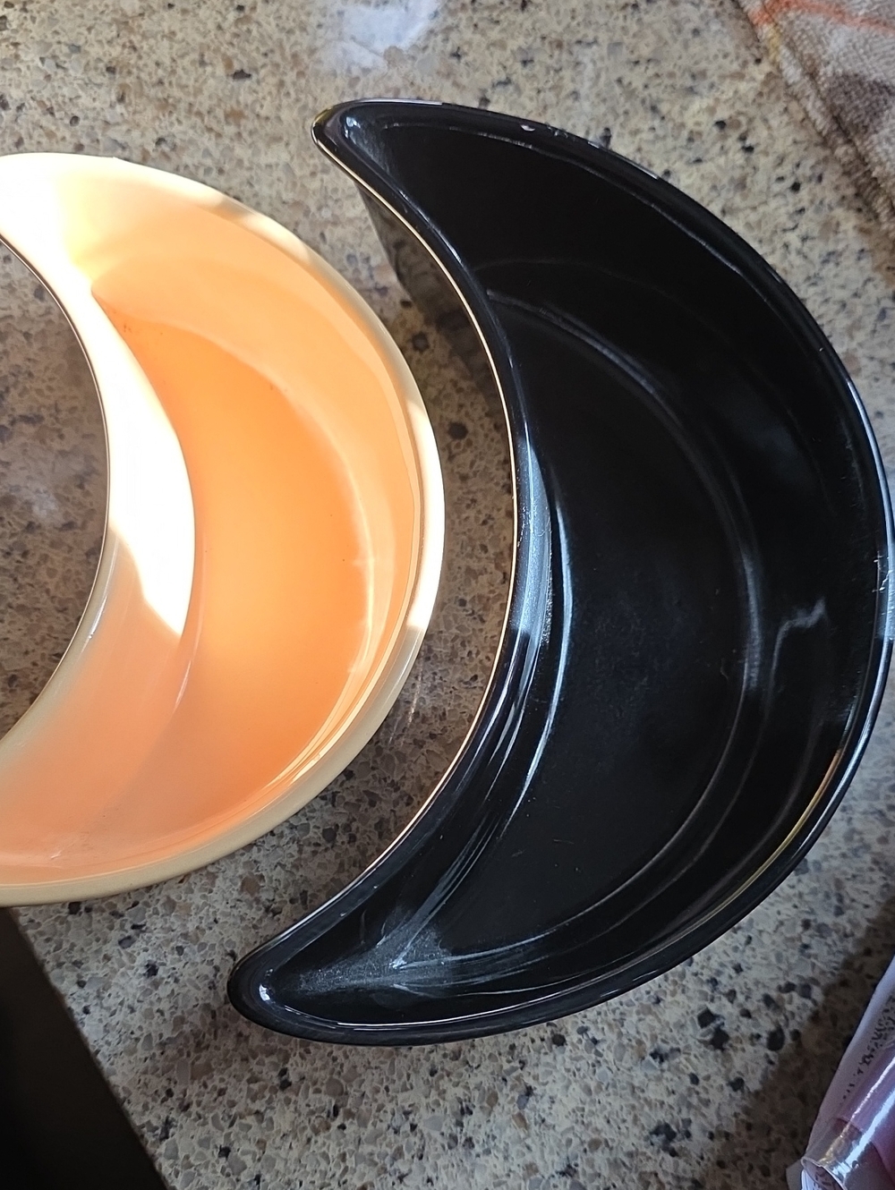 Elegant Black & Yellow Cresent Dishes Rare Find